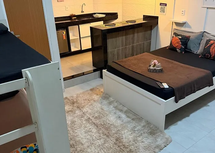 Suíte 201 com ar condicionado, frigobar, tv, banheiro privativo Cabo Frio